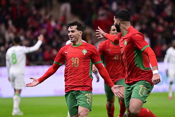 Brahim Díaz, delantero de la selección de Marruecos, celebrando un gol con sus compañeros en la Copa Africana de Naciones. Foto: EFE