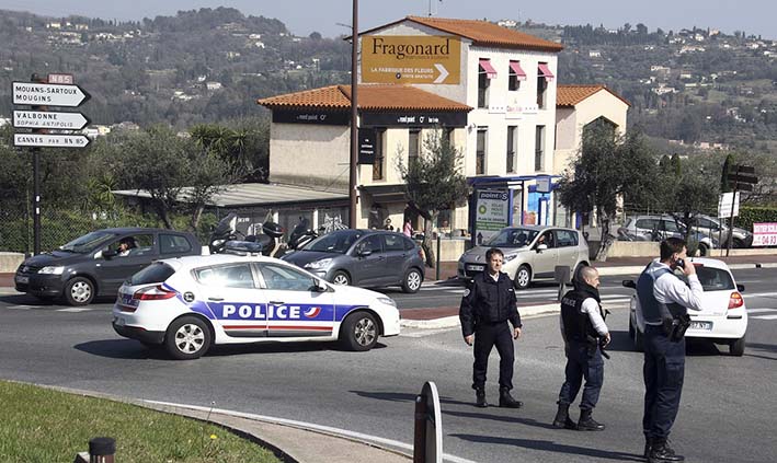 El incidente se produjo en un momento en que Francia está en estado de emergencia después de varios ataques yihadistas en el último año.