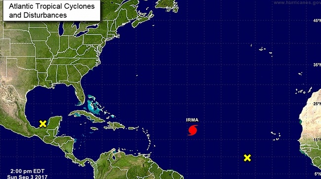 El ciclón se encuentra a 1.420 kilómetros (885 millas) al este de las islas de Sotavento (Antillas Menores).