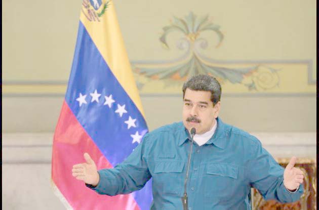 "A partir del próximo lunes 24 de septiembre se instalará en todas las estaciones de gasolina del país el nuevo sistema de biopago", dijo Maduro.                 EFE