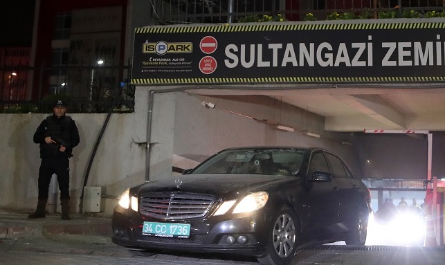 El coche investigado quedaba con frecuencia en el aparcamiento en el que fue encontrado, en el barrio de Sultangazi, a doce kilómetros del consulado. EFE