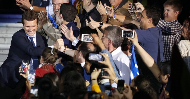 Pablo Casado, líder del partido conservador español se alista para las elecciones legislativas de mañana