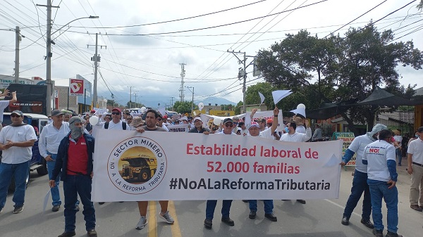 La marcha es iniciativa de los trabajadores de las empresas mineras de Colombia.