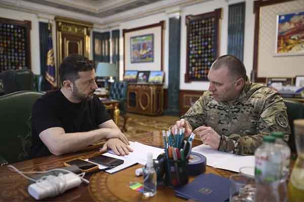 El presidente ucraniano, Volodimir Zelenski en una reunión en Kiev con el jefe del Servicio de Seguridad, Vasyl Malyuk. EFE/EPA/Presidencia ucraniana