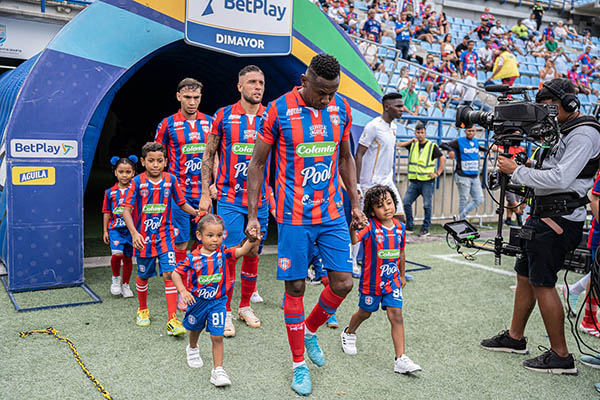 Jugadores del Unión Magdalena saliendo a afrontar un partido en el estadio ‘Sierra Nevada’. Foto tomada de Unión Magdalena S.A en Facebook 