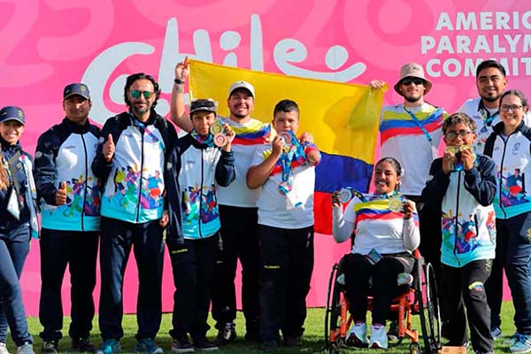 Delegación colombiana de para atletas con las medallas obtenidas en los Juegos Parapanamericanos Juveniles. Foto Ministerio del Deporte