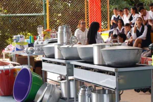 Dotaciones entregadas por la gobernación de La Guajira a los habitantes de La Jagua del Pilar. Foto La Guajira Hoy
