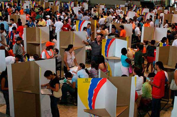 Jornada electoral desarrollándose en una región de Colombia. Foto Alcaldía de Bogotá 