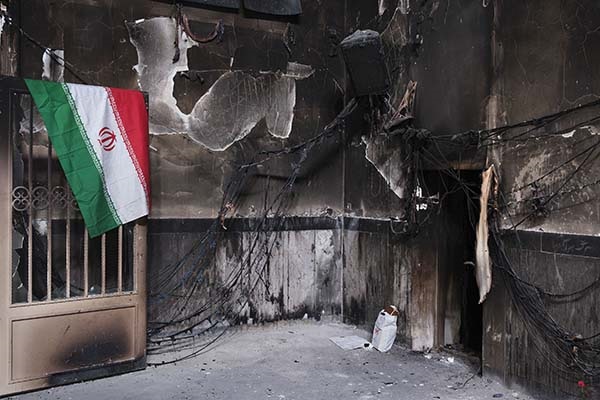 Irán mostró este miércoles los destrozos que sufrieron mezquitas de Teherán, uno de los símbolos de la República Islámica, en las protestas de las que acusa a Estados Unidos e Israel y en las que han muerto miles de personas, según grupos de derechos humanos, en la represión policial. EFE/Jaime León