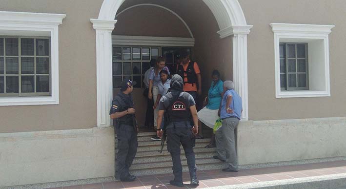 1.179 sacos de carbón vegetal decomisó la Policía en La Guajira.