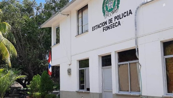 Dos policías de Fonseca quedaron en libertad.