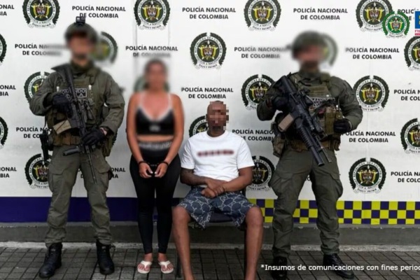 Alias ‘cucho’, detenido señalado de ser el cabecilla de los ‘iluminati’ y de realizar el atentado contra la policía en la ciudad de Cali en compañía de una mujer detenida con el y miembros de la fuerza pública.