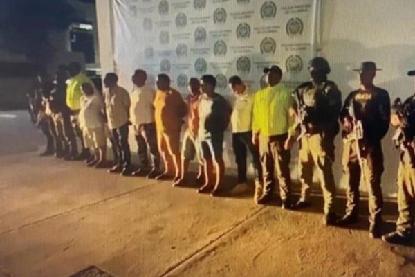 Foto oficial de la Policía Nacional de los 10 capturados en La Guajira.