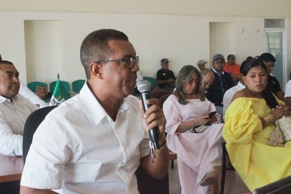 El diputado Olimpo Núñez durante su intervención en la Asamblea, donde exigió operaciones perentorias por la liberación de la docente secuestrada en Uribia. Foto: La Guajira Hoy