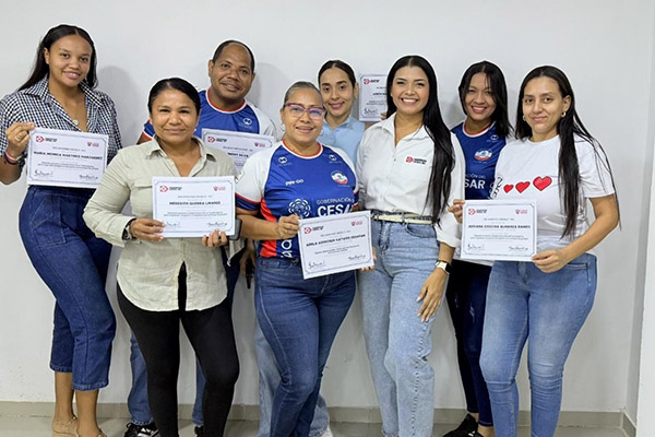 Funcionarios recibieron certificaciones de formación para el mejoramiento de la capacidad de gestion institucional. FOTO Cortesía Drummond