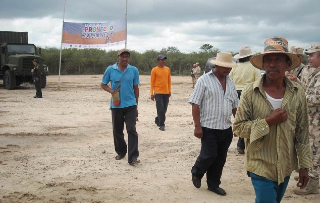Autoridades tradicionales Wayúu llegaron a verificar si efectivamente  habia agua,    porque dicen estar cansados de las mentiras.