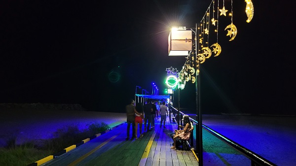 Las luces de navidad del Muelle Turístico de Riohacha, es una de las bellezas que se encuentran en la avenida Primera.