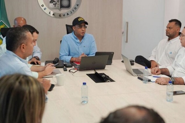 Aspecto de la mesa de trabajo liderada por la gobernación de La Guajira y el gerente general de Air-e, para adelantar acciones en la búsqueda de estabilizar los niveles de tensión.