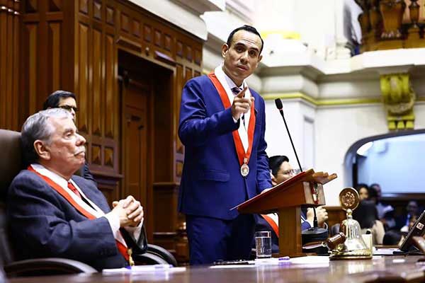 Fotografía del legislador José Jerí, hablando durante la elección de la Mesa Directiva 2025-2026 del Congreso de Perú, en Lima (Perú). Foto archivo EFE/ Congreso de Perú