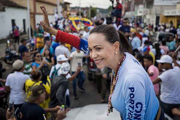 Fotografía de archivo del 17 de julio de 2024 que muestra a la líder opositora, Maria Corina Machado, en un acto de campaña el 17 de julio del 2024 en Guanare (Venezuela). EFE/ Miguel Gutiérrez/ archivo