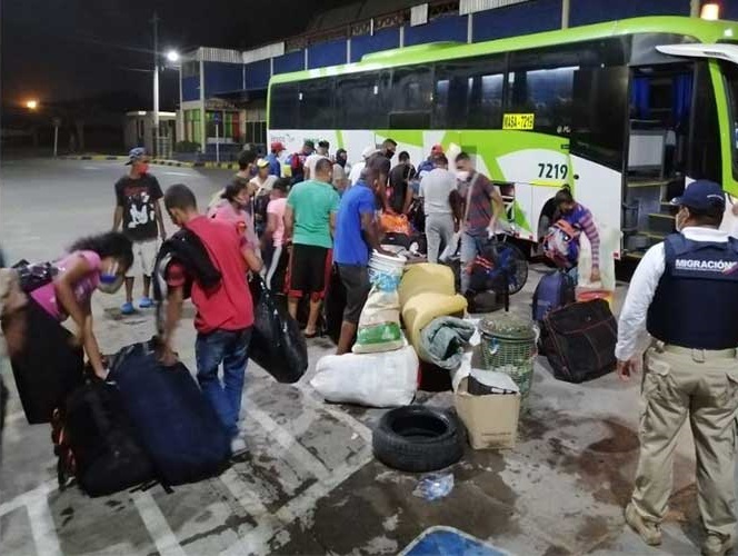 300 migrantes venezolanos regresaron a su país.